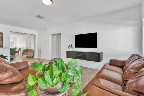 669 W 63rd Dr, Hialeah, FL 33012 photo 13