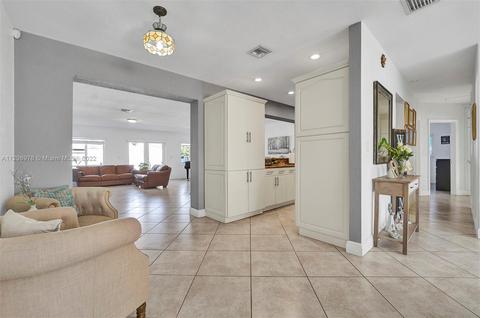 669 W 63rd Dr, Hialeah, FL 33012 photo 8