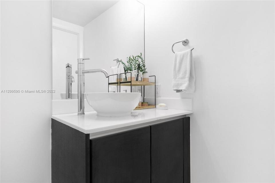  665 NE 25th St #706, Miami, FL 33137 photo 20