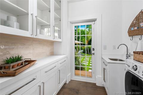 2575 Pine Tree Dr, Miami Beach, FL 33140 photo 32