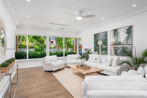 2575 Pine Tree Dr, Miami Beach, FL 33140 photo 2