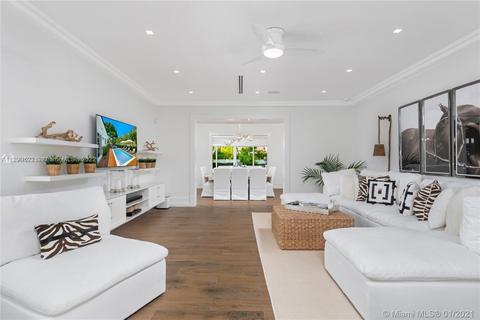 2575 Pine Tree Dr, Miami Beach, FL 33140 photo 1