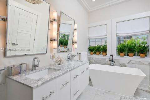 2575 Pine Tree Dr, Miami Beach, FL 33140 photo 15