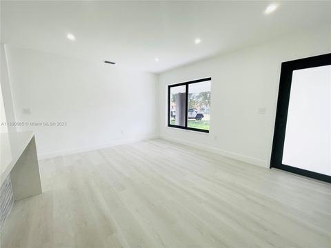 667 E 50th St, Hialeah, FL 33013 photo 6