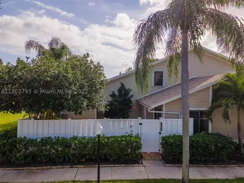 401 Summerwinds Ln, Jupiter, FL 33458 photo 1