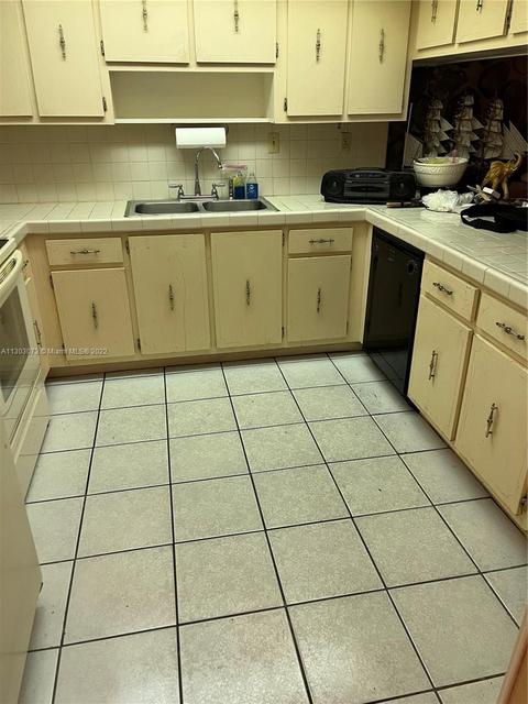 1855 W 73rd Pl, Hialeah, FL 33014 photo 5