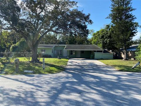 2701 Hayden Dr, Palm Springs, FL 33461