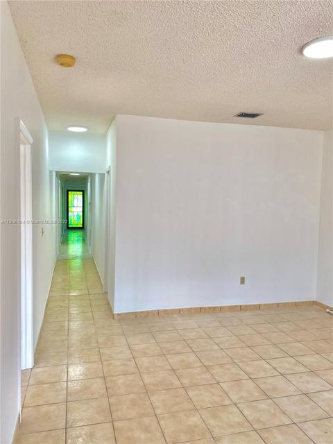 578 E 35th St, Hialeah, FL 33013 photo 9