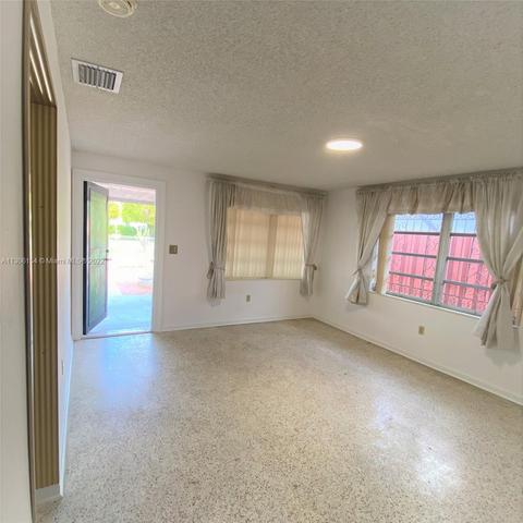 578 E 35th St, Hialeah, FL 33013 photo 10