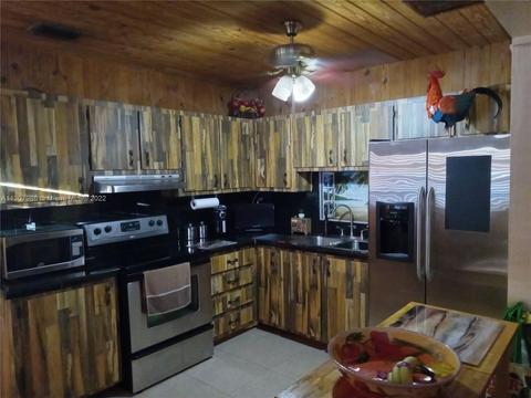 650 NE 1st Pl, Hialeah, FL 33010 photo 29