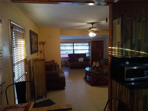 650 NE 1st Pl, Hialeah, FL 33010 photo 28