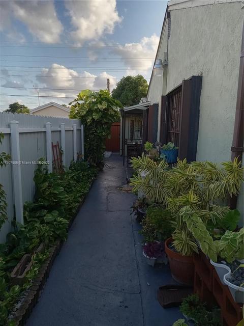 650 NE 1st Pl, Hialeah, FL 33010 photo 12
