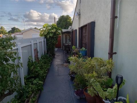 650 NE 1st Pl, Hialeah, FL 33010 photo 11
