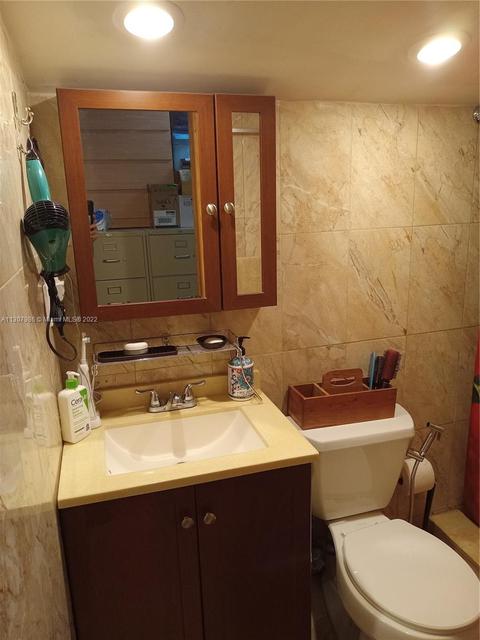 650 NE 1st Pl, Hialeah, FL 33010 photo 35