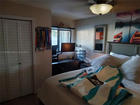 650 NE 1st Pl, Hialeah, FL 33010 photo 21