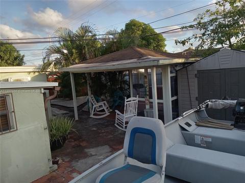 650 NE 1st Pl, Hialeah, FL 33010 photo 6