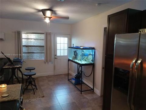 650 NE 1st Pl, Hialeah, FL 33010 photo 16