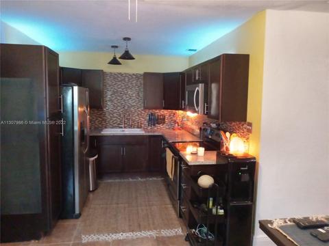 650 NE 1st Pl, Hialeah, FL 33010 photo 13