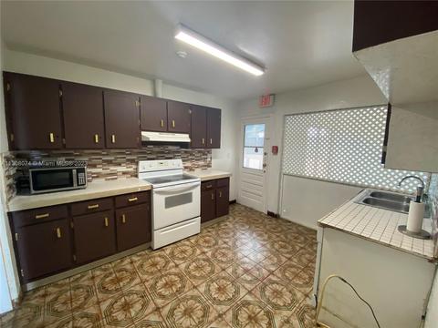 4183 E 8th Ct, Hialeah, FL 33013 photo 5