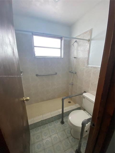 4183 E 8th Ct, Hialeah, FL 33013 photo 9