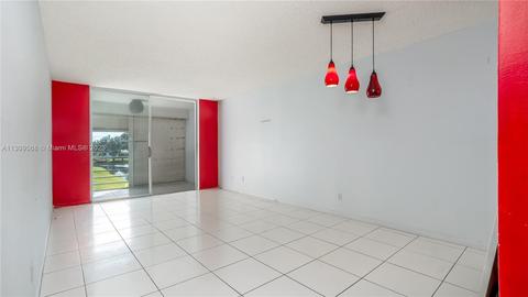 9360 Sunrise Lakes Blvd #207, Sunrise, FL 33322