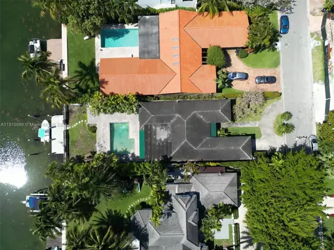 1429 Biscaya Dr, Surfside, FL 33154 photo 2