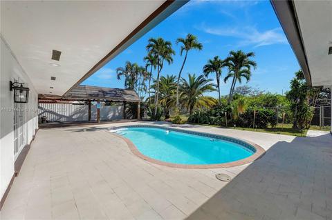 6890 Bamboo St, Miami Lakes, FL 33014