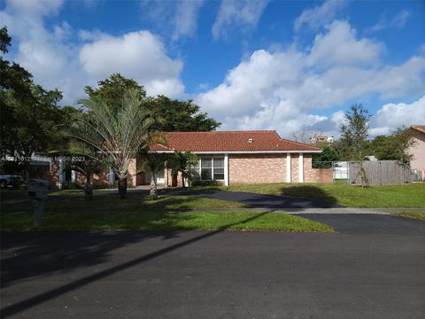 1951 SW 75th Ave, Plantation, FL 33317
