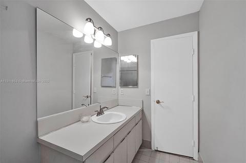 20153 NW 59th Pl, Hialeah, FL 33015 photo 24