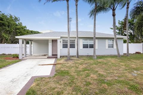 2220 E Pineridge Ct, Delray Beach, FL 33444