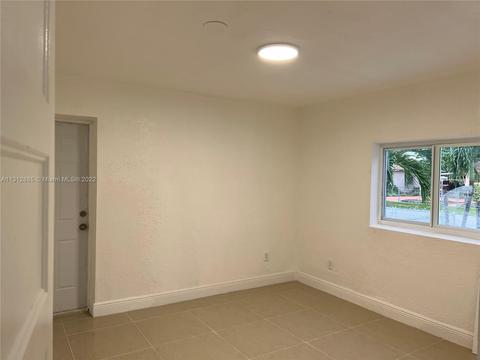 290 E 38th St, Hialeah, FL 33013 photo 13