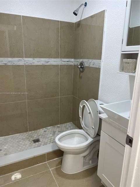 290 E 38th St, Hialeah, FL 33013 photo 12