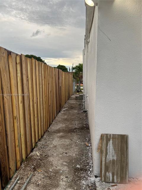 290 E 38th St, Hialeah, FL 33013 photo 16