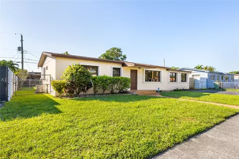698 W 40th Pl, Hialeah, FL 33012