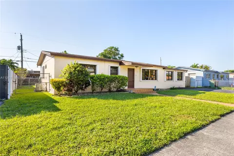 698 W 40th Pl, Hialeah, FL 33012