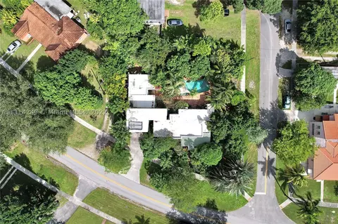 299 Pinecrest Dr, Miami Springs, FL 33166 photo 1