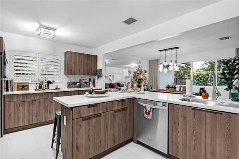 13301 SW 83rd Ct, Pinecrest, FL 33156 photo 13