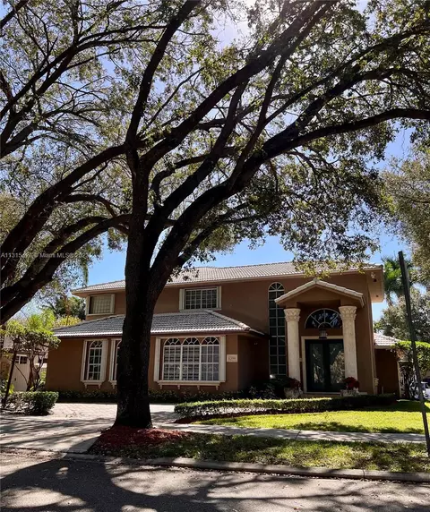 8390 NW 166th Ter, Miami Lakes, FL 33016