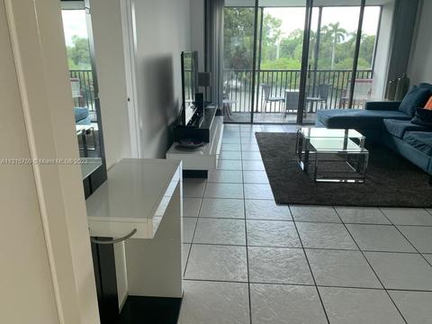 3401 N Country Club Dr #304, Aventura, FL 33180