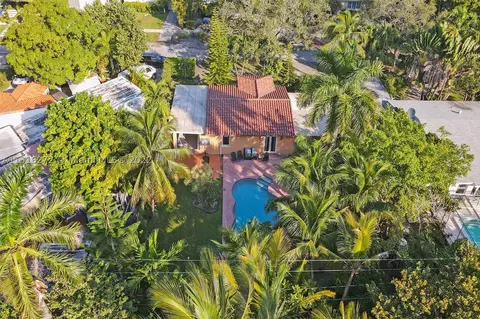 2052 Alamanda Dr, North Miami, FL 33181