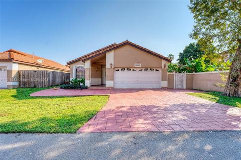 19593 NW 83rd Ct, Hialeah, FL 33015