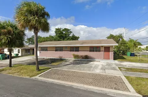 990 Phippen Waiters Rd, Dania Beach, FL 33004