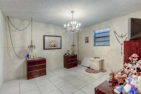 1005 W 33rd Pl, Hialeah, FL 33012 photo 9