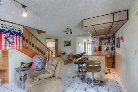 1005 W 33rd Pl, Hialeah, FL 33012 photo 3