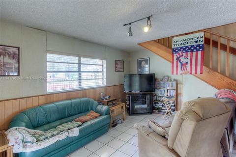 1005 W 33rd Pl, Hialeah, FL 33012 photo 4