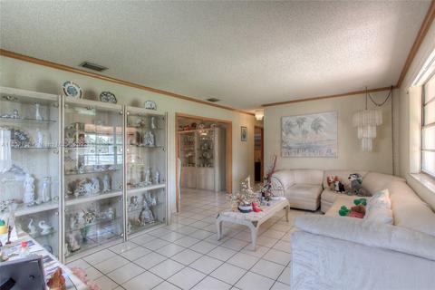 1005 W 33rd Pl, Hialeah, FL 33012 photo 6