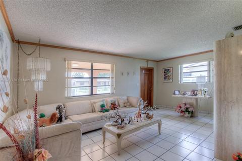 1005 W 33rd Pl, Hialeah, FL 33012 photo 5