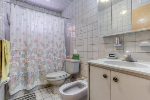 1005 W 33rd Pl, Hialeah, FL 33012 photo 11