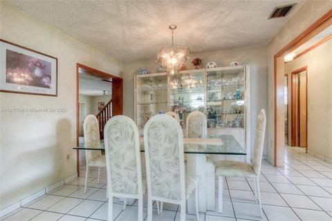 1005 W 33rd Pl, Hialeah, FL 33012 photo 7