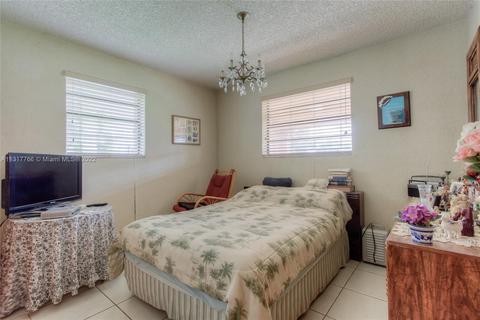 1005 W 33rd Pl, Hialeah, FL 33012 photo 10